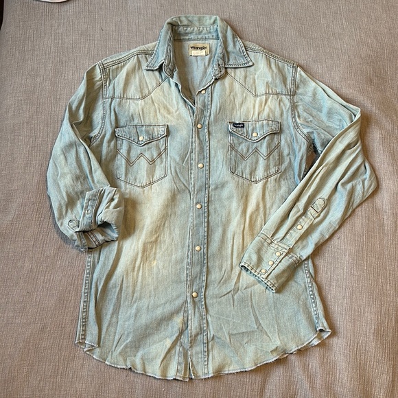 Wrangler Other - WRANGLER long sleeve Men’s western shirt - distressed wash - size medium